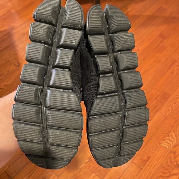 On sneakers , size 6,5 used but like new . - Picture 4 of 6